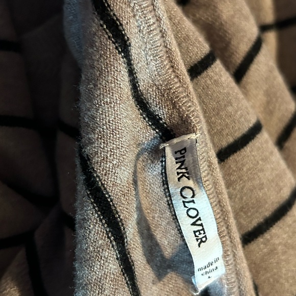 Pink clover tan sweater - Picture 2 of 2